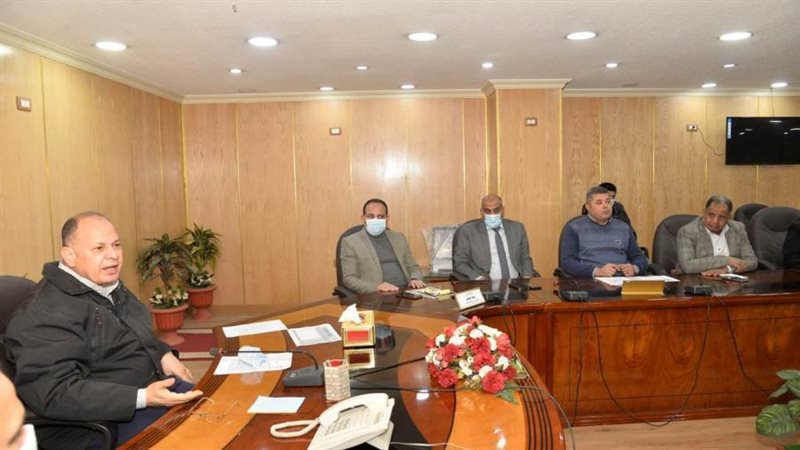 محافظ أسيوط يعقد