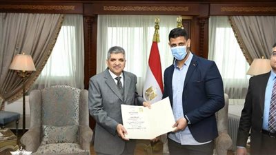 رئيس هيئة قناة السويس يكرّم المراكز الأولى في الإصدار الثاني بمبادرة 