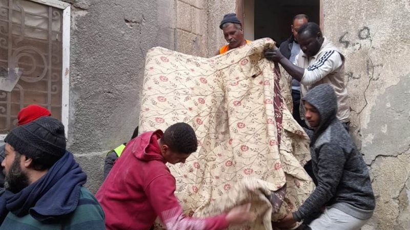 الأهالى تتهاون لحمل