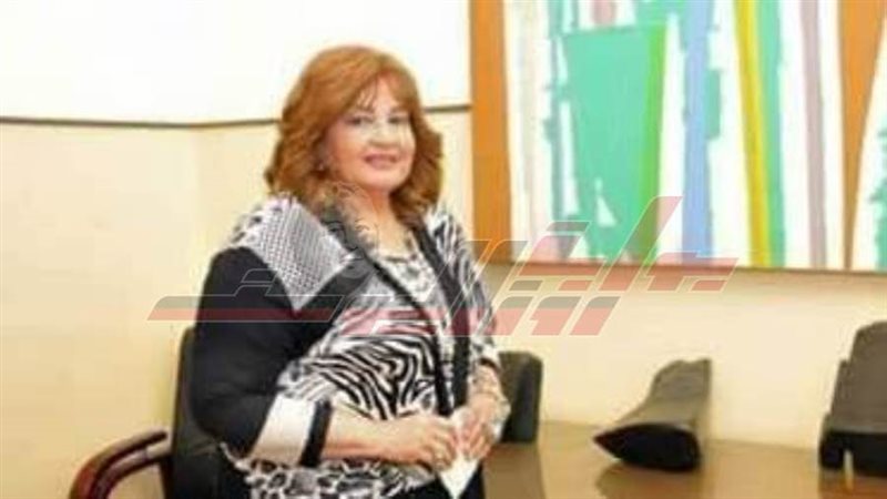 الكاتبة منى رجب