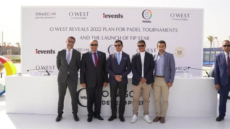 د. أشرف صبحى اثناء