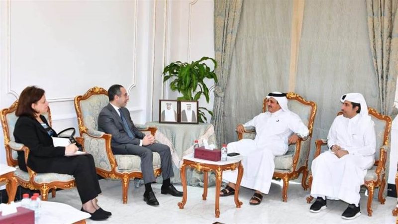 السفير المصري مع