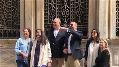 آخر ملوك مصر في زيارة لأجداده (صور)