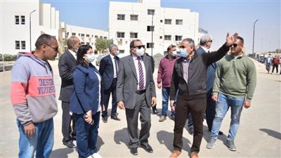 رئيس جامعة بني سويف يتفقد مجمع التعليم الصناعى