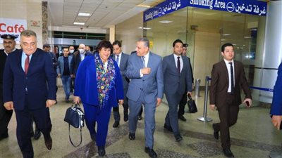 محافظ سوهاج يستقبل وزيرة الثقافة بمطار سوهاج الدولي
