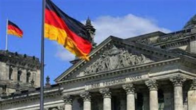 وزيرة الدفاع الألمانية تنتقد مقترح بولندا إرسال مقاتلات ميج-29 إلى أوكرانيا