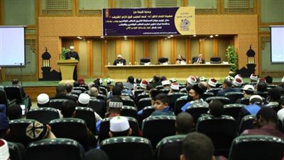 وكيل الأزهر يكرم الطلاب الوافدين الفائزين في مسابقة 