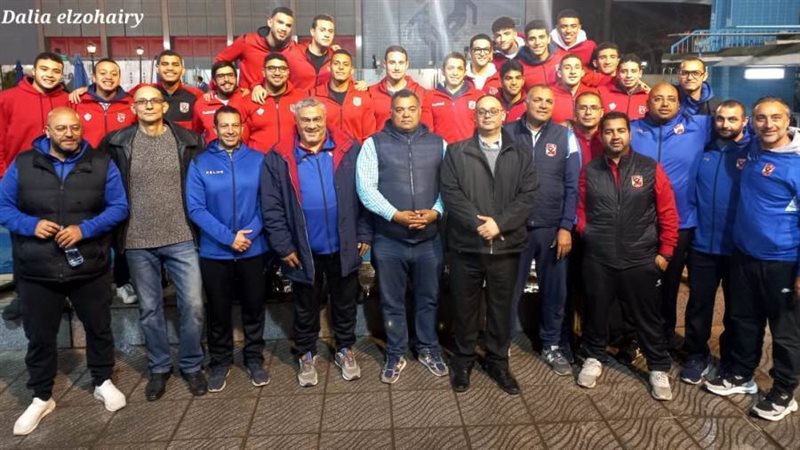 لاعبو الأهلي الشباب