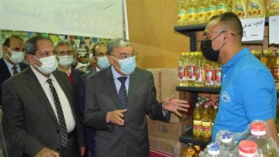 محافظ المنيا يعقد اجتماعا مع ممثلي السلاسل التجارية للاطمئنان على توافر السلع الأساسية 