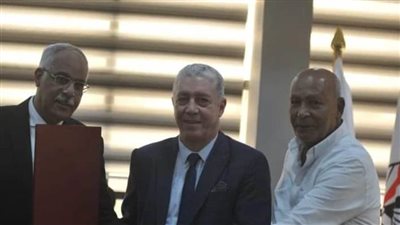 اتحاد كرة القدم يكرم محمد عمر