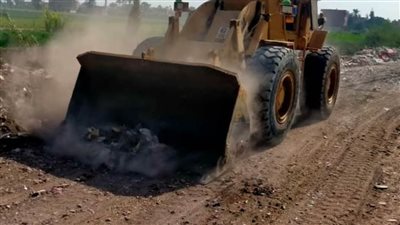 رئيس مدينة إهناسيا يتابع ميدانيا رفع مخلفات الشوارع وإشغالات الطريق العام 