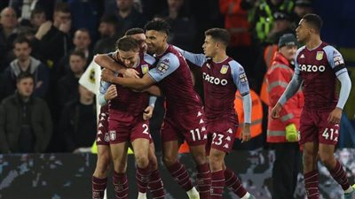 أستون فيلا يضرب ليدز يونايتد بثلاثية نظيفة في البريميرليج