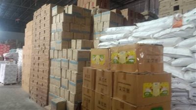 ضبط ١٠٢ طن مواد غذائية لاحتكارها وحجبها عن التداول بالأسواق بالبحيرة