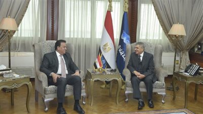 وزير التعليم العالي والقائم بأعمال وزير الصحة والسكان يلتقي رئيس هيئة قناة السويس