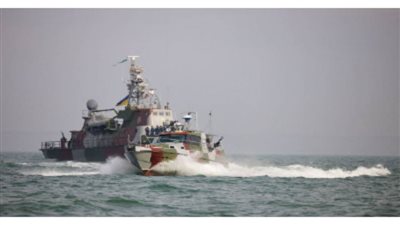 قوات أوكرانية تطلق النار على سفينة تجارية روسية في بحر آزوف