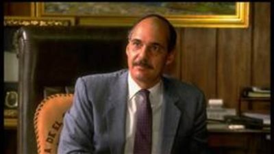 السلفادور: صدور مذكرة بتوقيف الرئيس الأسبق على ذمة جرائم قتل