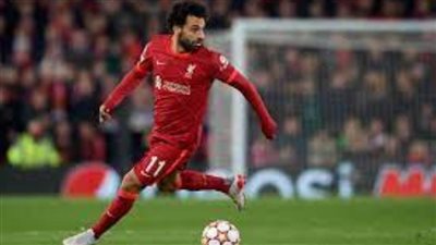 عدم التجديد للنجم محمد صلاح يثير القلق.. واللاعب ينتقل إلى منافس ليفربول 