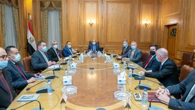 وزير الإنتاج الحربي يبحث مع 