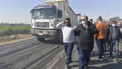 محافظ أسيوط يتفقد أعمال استكمال رصف طريق 