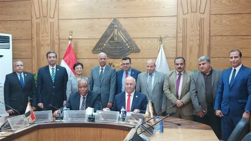 جانب من توقيع البروتوكول