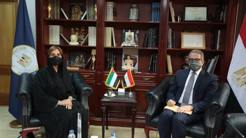 وزير السياحة يلتقي