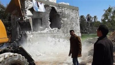 إزالة 26 حالة تعد بالبناء على الأراضي الزراعية وبدون ترخيص بقرى المنيا