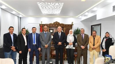 محافظ قنا: أهمية توظيف التكنولوجيا في تحقيق الانضباط المالي