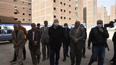 محافظ أسيوط يتفقد أعمال إنشاء مدرسة التجاريين الرسمية لغات بحي غرب