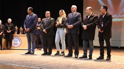 رئيس جامعة قناة السويس يعلن جوائز مهرجان المسرح