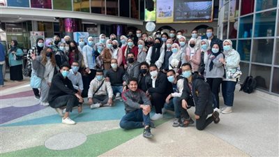 طلاب جامعة حلوان يرسمون ابتسامة على وجوه أطفال مستشفى 57