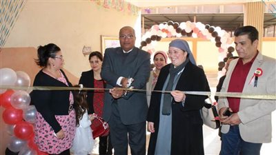 يتفقد مدرسة ويفتتح معرض صحافة.. جولات ميدانية لوكيل تعليم بني سويف