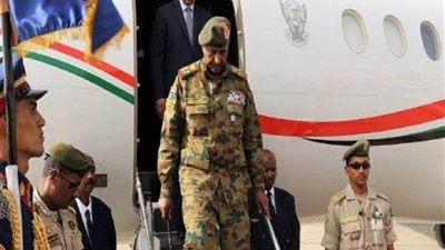 البرهان يؤكد أن زيارته إلى الإمارات ستعود بنتائج ملموسة على السودان