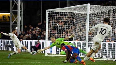 كريستال بالاس يهدي ليفربول بتعادل مثير أمام مانشستر سيتي