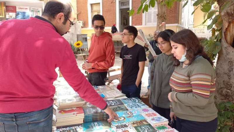 معرض الكتاب فى جامعة