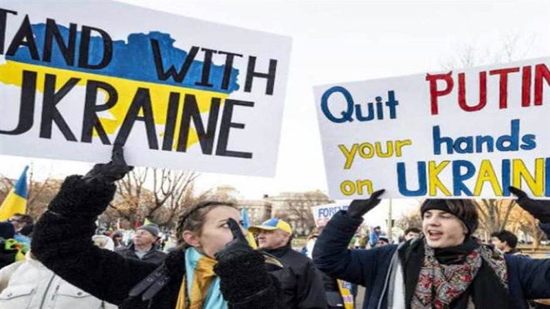 تظاهر أوكرانيون في