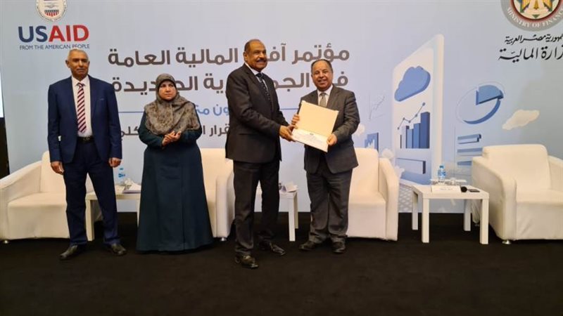 وزير المالية خلال