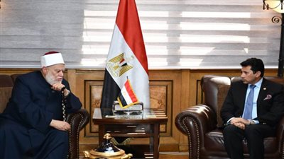 وزير الشباب يبحث مع الدكتور علي جمعة التعاون مع مؤسسة 