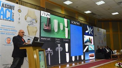 رئيس جامعة أسيوط يشارك قسم العظام في إطلاق الدورة العاشرة للرباط الصليبي