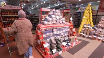 القوات المسلحة توفر السلع الغذائية الأساسية للمواطنين بأسعار مخفضة بالمنافذ الثابتة والمتحركة