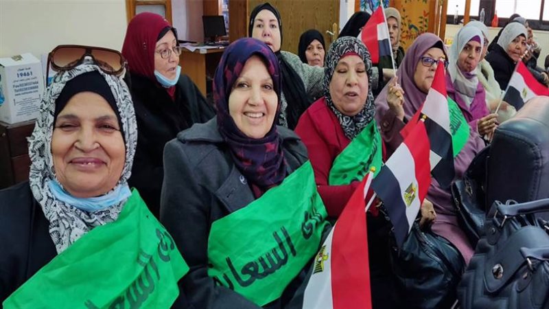 تكريم عدد من السيدات