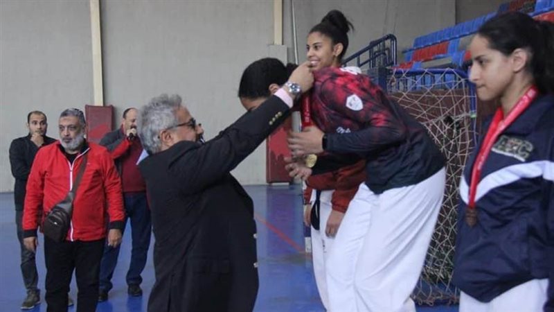 جانب من تتويج الفائزين