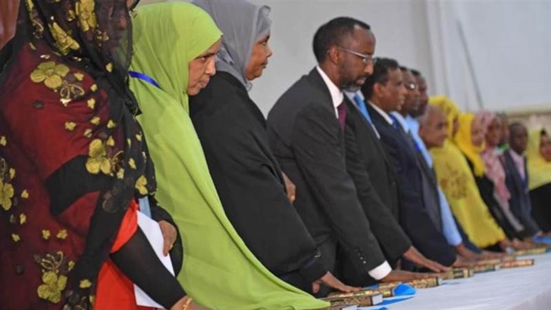 نواب صوماليون يؤدون