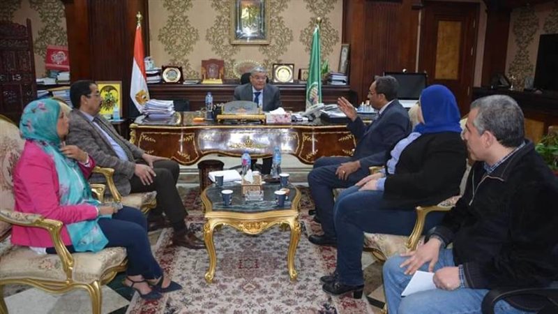 محافظ المنيا خلال