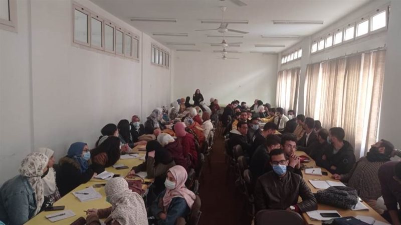 الطلاب أثناء انعقاد