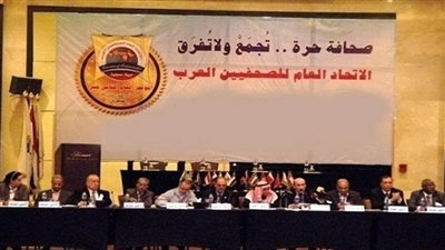 رئيس لجنة الحريات باتحاد الصحفيين العرب يشيد بالصحافة المصرية