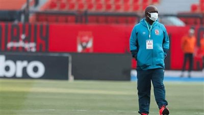 بيرسي تاو والشحات وشريف في هجوم الأهلي أمام المريخ السوداني