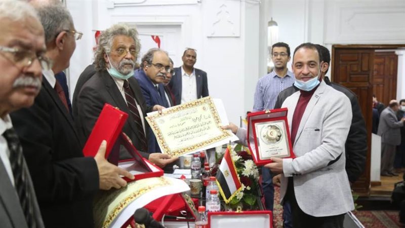 تكريم الزميل محمود