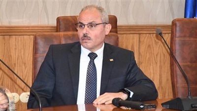 رئيس جامعة قناة السويس يتفقد المركز طبي بالمحسمة