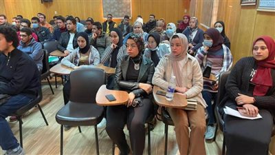 طلاب من أجل مصر بجامعة سوهاج تنظم ندوة عن فرص السفر لتعلم الطب في أمريكا