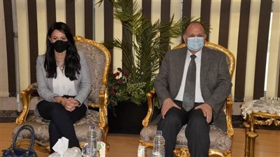 محافظ أسيوط يستقبل وزيرة التعاون الدولي خلال زيارتها للمحافظة ويتفقدان مدرسة المتفوقين 